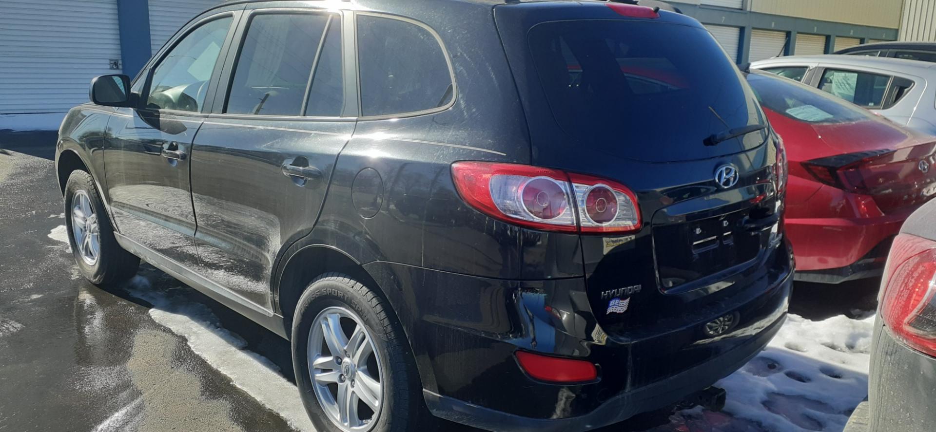 2010 Hyundai Santa Fe GL 4WD (5NMSGDAB9AH) with an 2.4L L4 DOHC 16V engine, located at 2015 Cambell Street, Rapid City, SD, 57701, (605) 342-8326, 44.066433, -103.191772 - CARFAX AVAILABLE - Photo#3